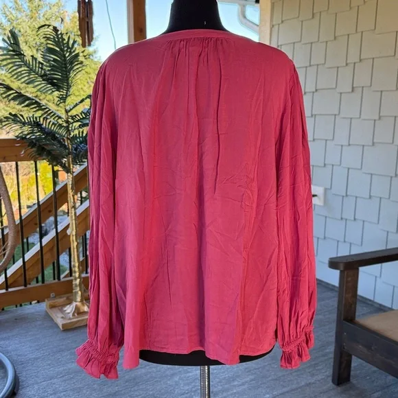 Velvet by Graham & Spencer | Regular Fit Long Sleeve - Picture 5 of 7